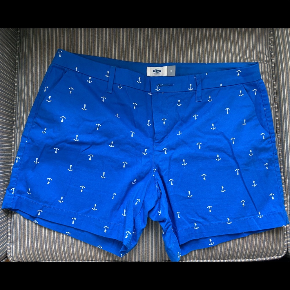 Old Navy shorts with anchors